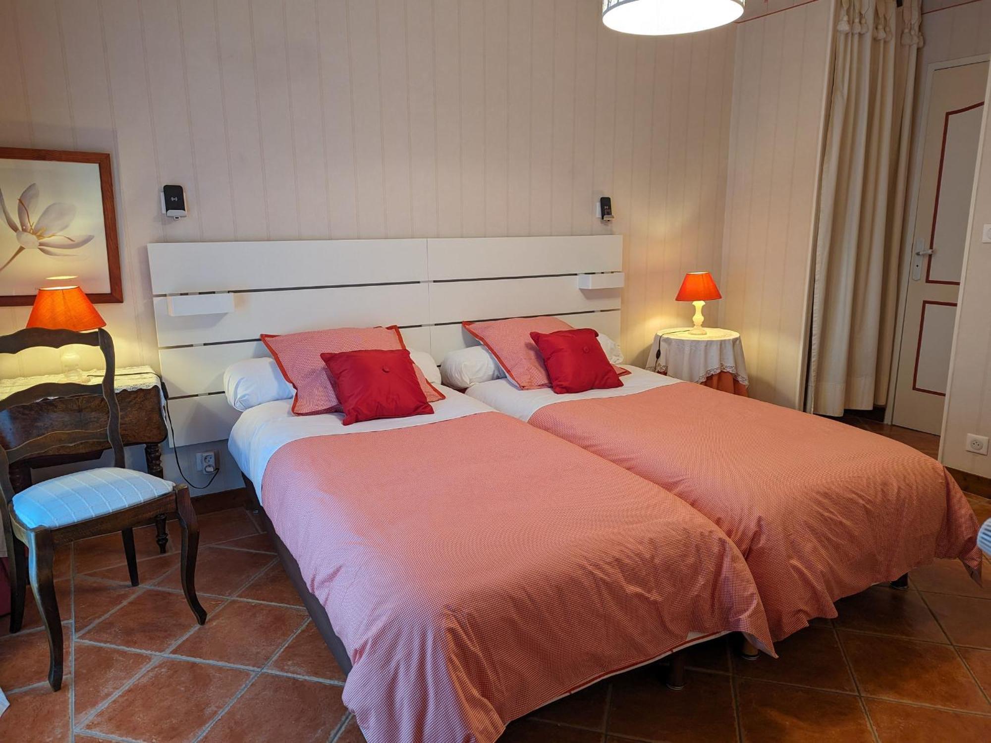 Bed and Breakfast Charme Au Coeur Des Chateaux : Chambre D'Hotes Avec Wifi - Fr-1-590-329 Tavers Экстерьер фото